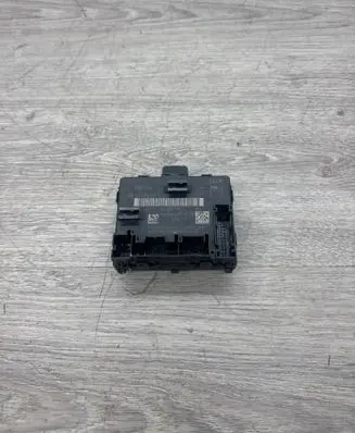 Audi A3 S3 8V Door control unit/module 5Q0959592F