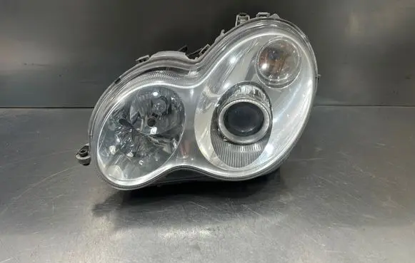 Mercedes-Benz C W203 Headlight/headlamp 0301166277 A2038201759