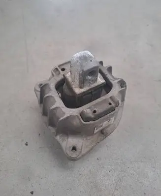 BMW 6 F12 F13 Engine mount bracket 68623513 22036040 6777371