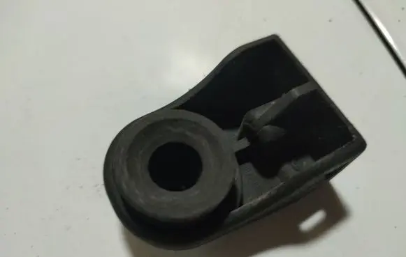 Citroen C4 I Radiator mount bracket 9628677880
