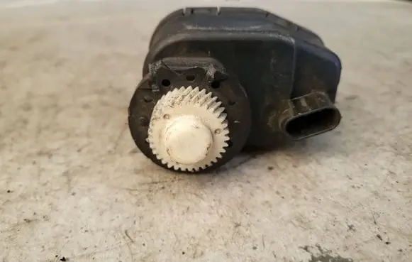 Hyundai Lantra I Headlight level adjustment motor 00437529