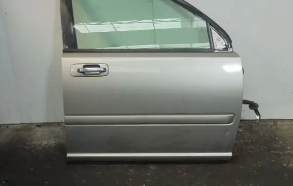 Nissan X-Trail T30 Front door 