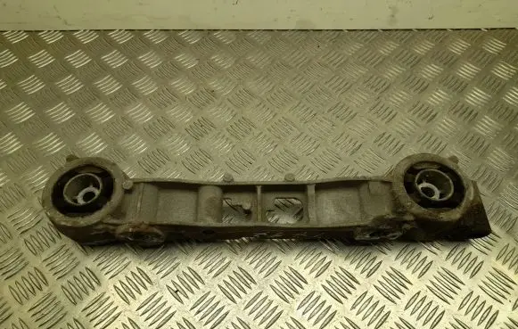 Mercedes-Benz V Class W447 Engine mount bracket A4473530500
