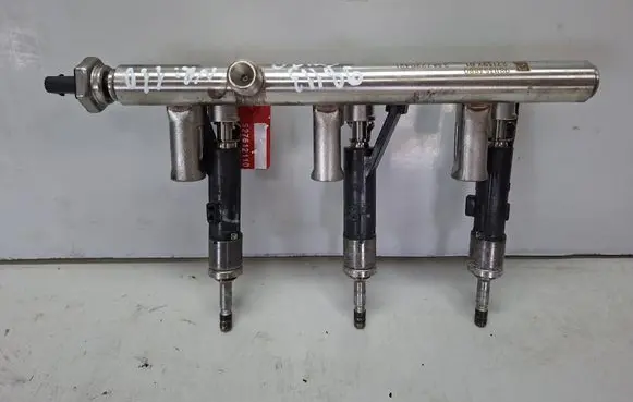 Peugeot 308 Fuel injectors set S27612110 9822715980