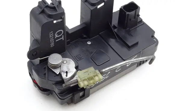 Opel Vectra C Rear door lock 13210760