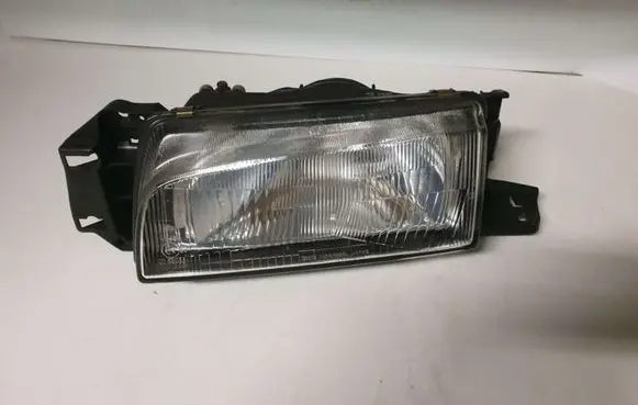 Mazda 323 Headlight/headlamp 11061301