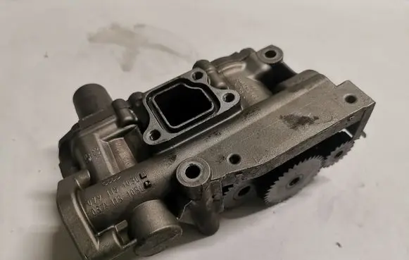 Audi A8 S8 D3 4E Oil pump 079115103L 057115105L