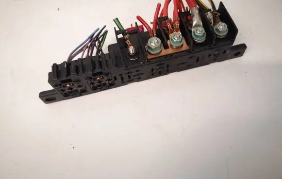 Volkswagen PASSAT B5.5 Fuse box set 8L0941822A