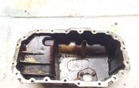 Volkswagen Golf V Oil sump 03c103603s
