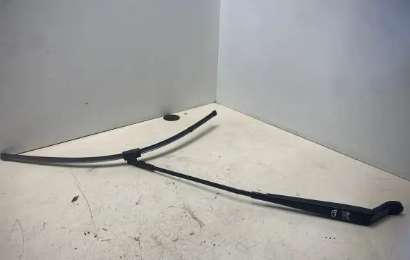 Peugeot 407 Front wiper blade arm 74560