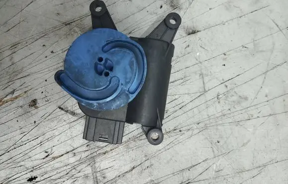 Audi A4 S4 B7 8E 8H Air flap motor/actuator 0132801322 8E1820511F 666210J