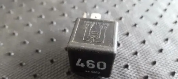 Volkswagen PASSAT B6 Other relay 1K0951253A V23134-J52-X430