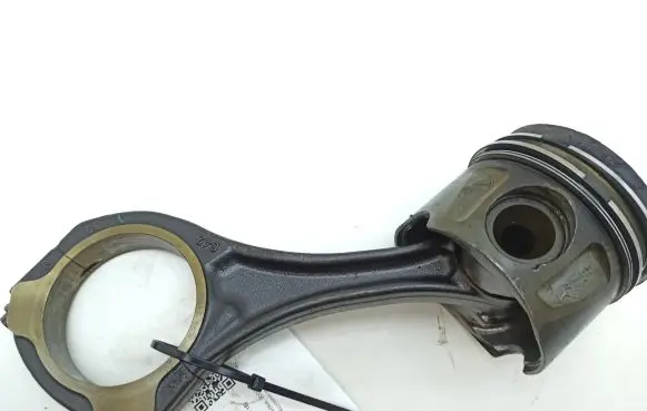 Mercedes-Benz Sprinter W906 Piston with connecting rod