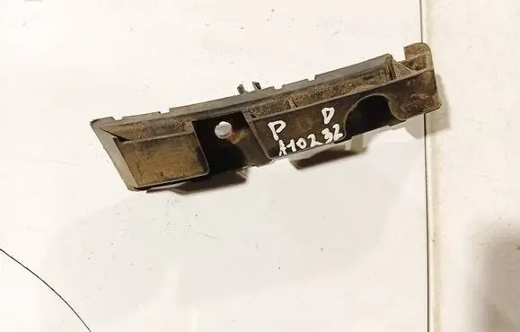 Front bumper mounting bracket