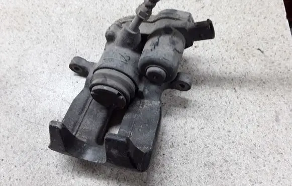Land Rover Evoque I Rear brake caliper 32337647