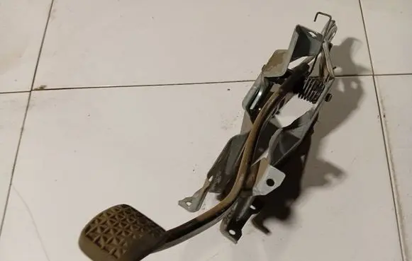Opel Astra G Clutch pedal 