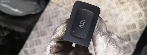 Traction control (ASR) switch
