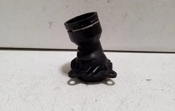 Volkswagen PASSAT B8 Engine coolant pipe/hose