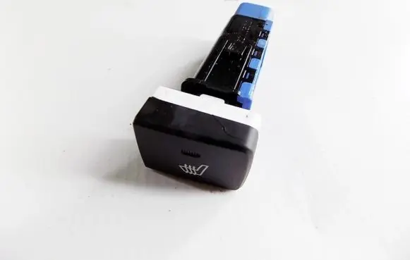 Hyundai i20 (PB PBT) Seat heating switch