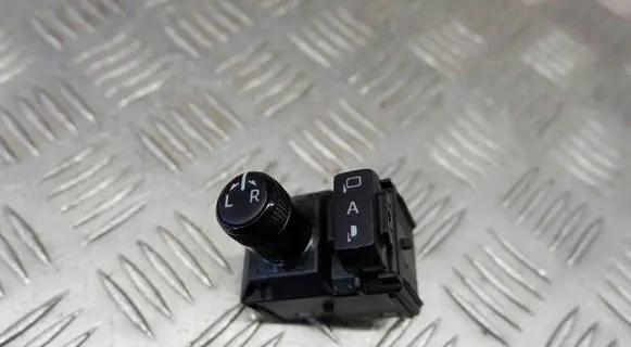 Wing mirror switch
