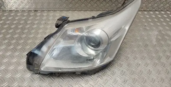 Toyota Avensis T270 Headlight/headlamp