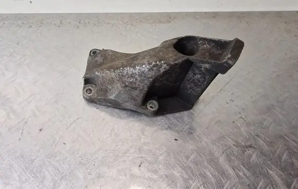 Audi A6 S6 C5 4B Engine mounting bracket 8D0199307P