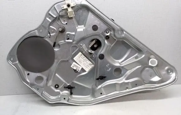 Rear door manual window regulator