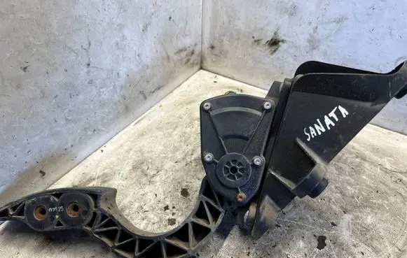 Hyundai Sonata Accelerator throttle pedal 0061A3L000