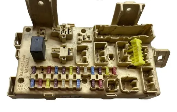 Toyota Avensis T250 Fuse module 8264105020A