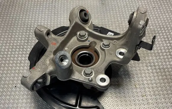 Jeep Grand Cherokee WL Rear wheel hub 68401942AB 68376819AB