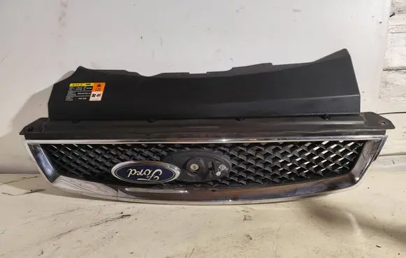 Ford Focus Front bumper upper radiator grill 4m518c436