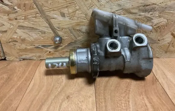 Ford Focus Master brake cylinder 21030399