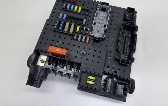 Volvo S60 Fuse module 30728512