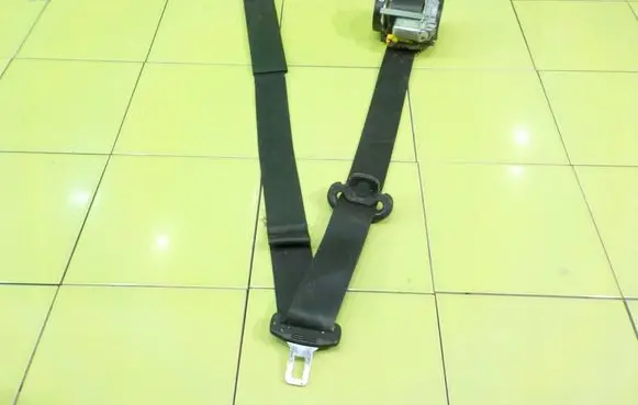 Opel Combo D Front seatbelt 735584042 BEZPIECZENSTWA
