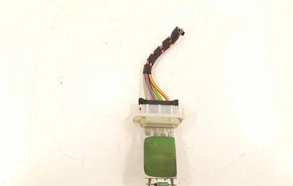 Mercedes-Benz B W245 Heater blower fan relay 1698200397 A1698200397