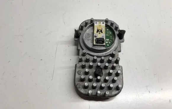 BMW 4 F32 F33 LED ballast control module 1305715084