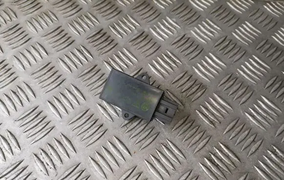 Volkswagen Touareg I Seat heating relay 7L0959772