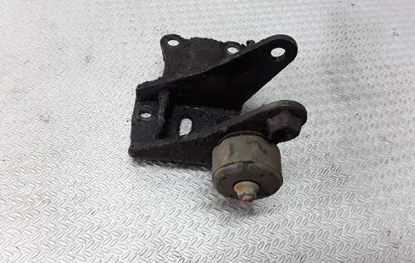 Toyota Avensis Verso Engine mounting bracket