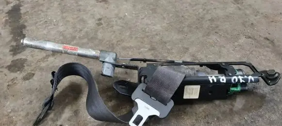 Volvo V70 Front seatbelt 8626240