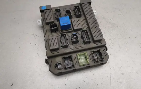 Peugeot 607 Fuse module 9640797880