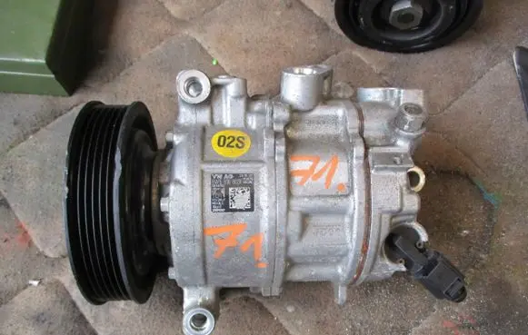 Seat Toledo I (1L) Air conditioning (A/C) compressor (pump) 820803