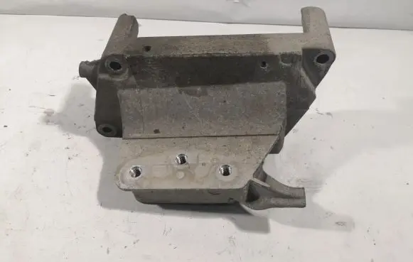 Opel Astra J Engine mounting bracket 55565439