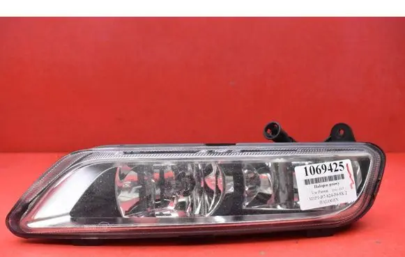 Volkswagen PASSAT CC Front fog light 