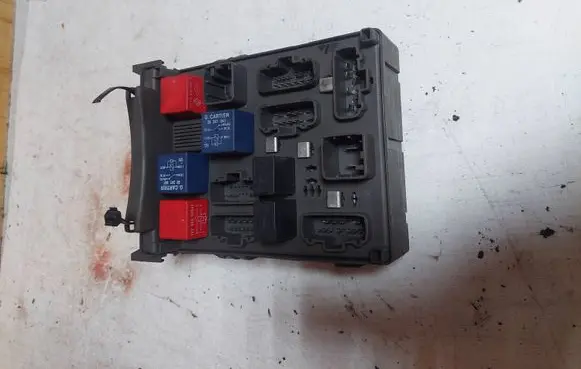 Renault Laguna II Fuse module 8200141151 31207183 55RD6Z028