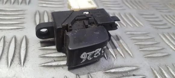 Nissan X-Trail T30 Electric window control switch 25082