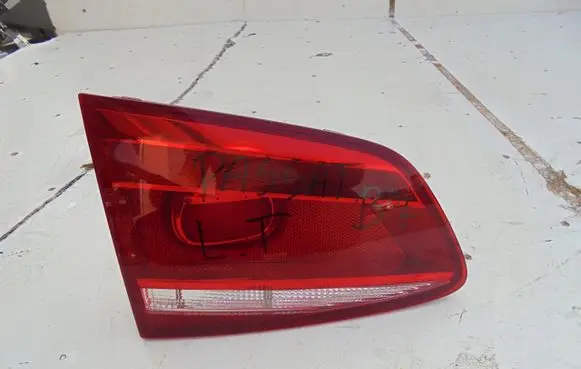 Volkswagen PASSAT B7 Tailgate rear/tail lights