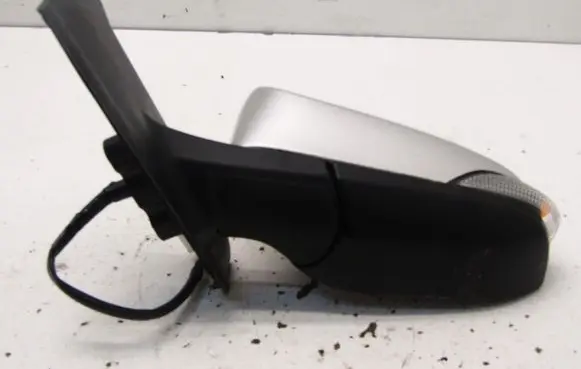 Toyota Yaris Front door electric wing mirror 092806