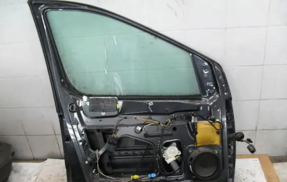 Mercedes-Benz Vaneo W414 Front door