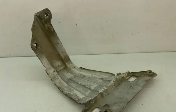 Volkswagen Cross Touran I Fender mounting bracket 1T0821135B
