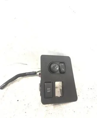 Nissan Qashqai+2 Wing mirror switch
